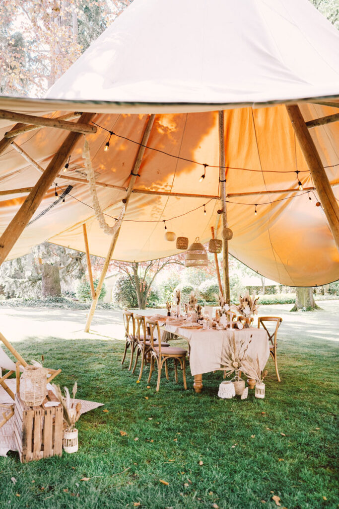 Hochzeitsfotografen fangen die Magie einer Boho Hochzeit in Österreich ein