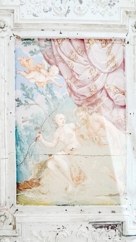 Barockes Fresko in Hochzeitslocation Wien – Fine Art Detail von die hochzeitsfotografen